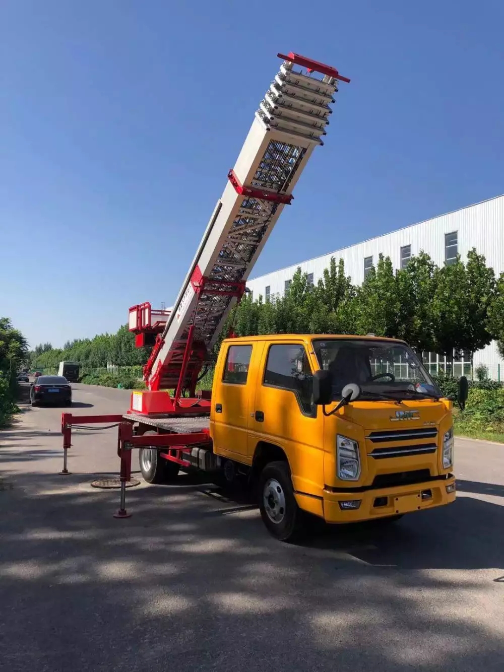 唐山曹妃甸附近的云梯车出租服务：轻松解决高空作业需求